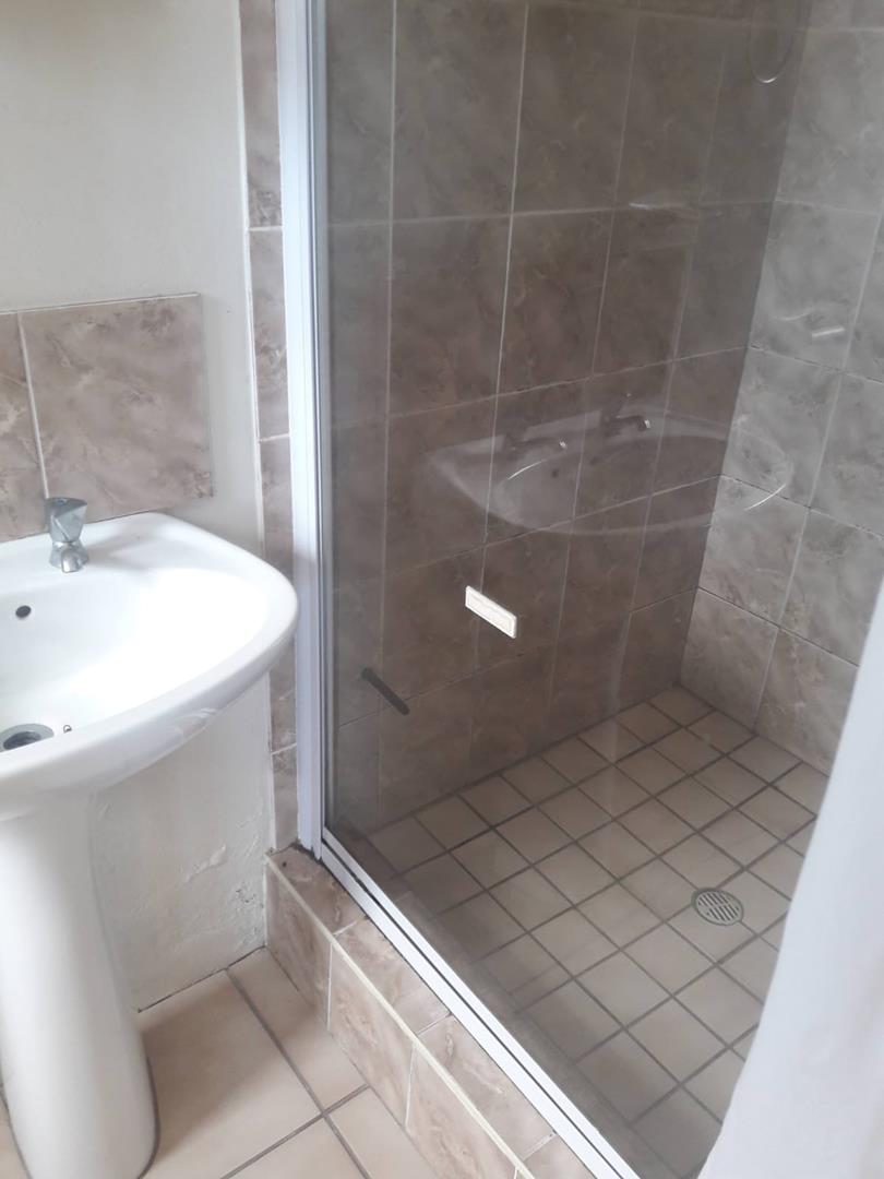 To Let 6 Bedroom Property for Rent in Summerstrand Eastern Cape